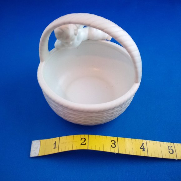 Vintage 1980s Fitz & Floyd porcelain basket with angel on edge - Picture 7 of 7